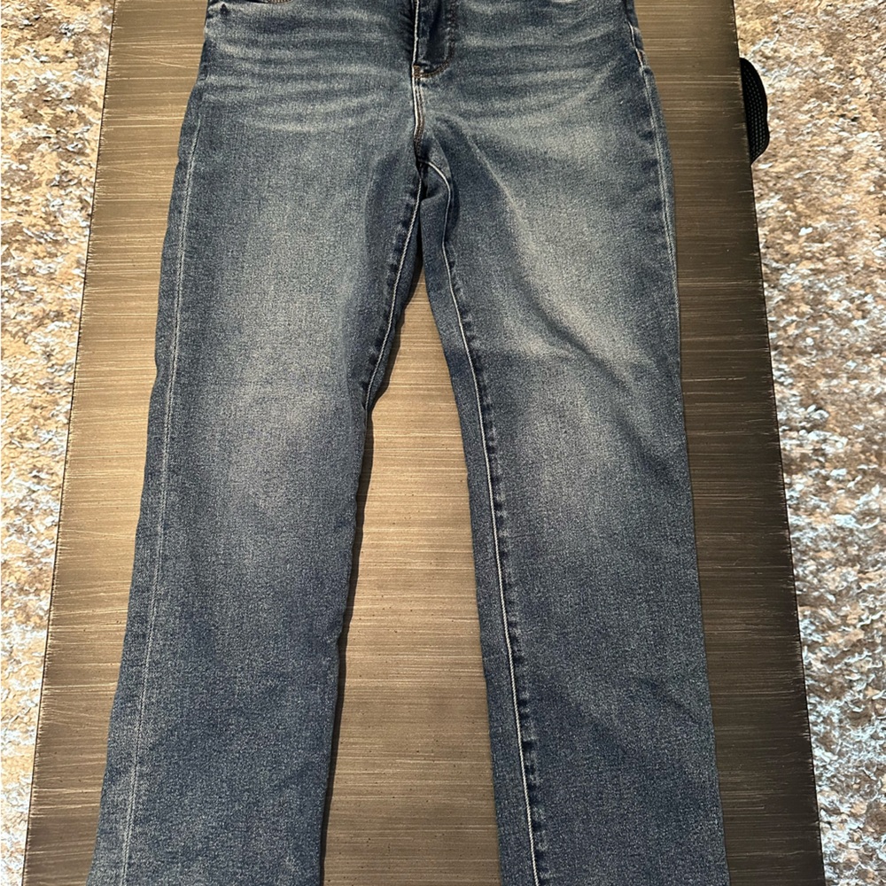 Evereve EVER Straight Jean 
Color - Composed 
Size 29 
Worn only a few times